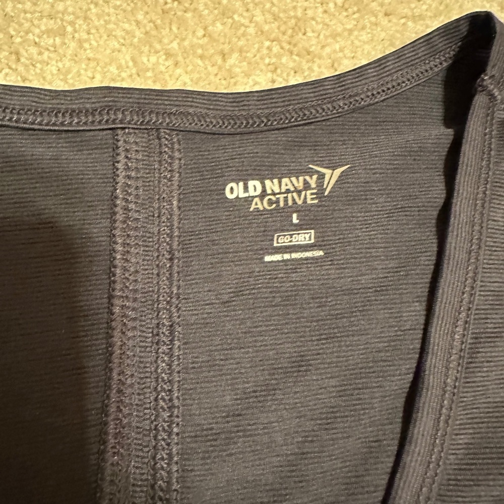 Old Navy Active dark navy tee shirt - Picture 6 of 7